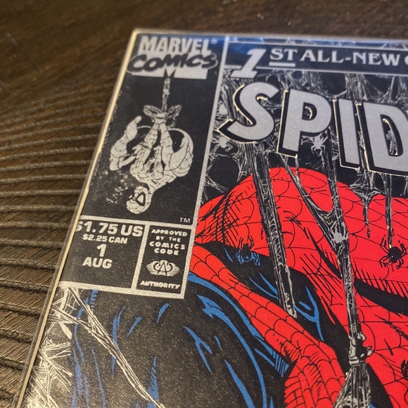 Spider-Man 1 - Silver Variant - Picture 3 of 5